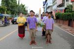 โรงเรียนพนมมาศพิทยากร นำนักเรียนเข้าร่วมกิจกรรมถวายเทียนพรรษา ผ้าอาบน้ำฝน และเครื่องไทยธรรม แด่พระภิกษุ